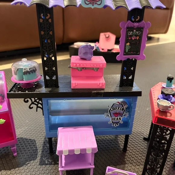 Monster High coffee shop play set - Picture 3 of 4